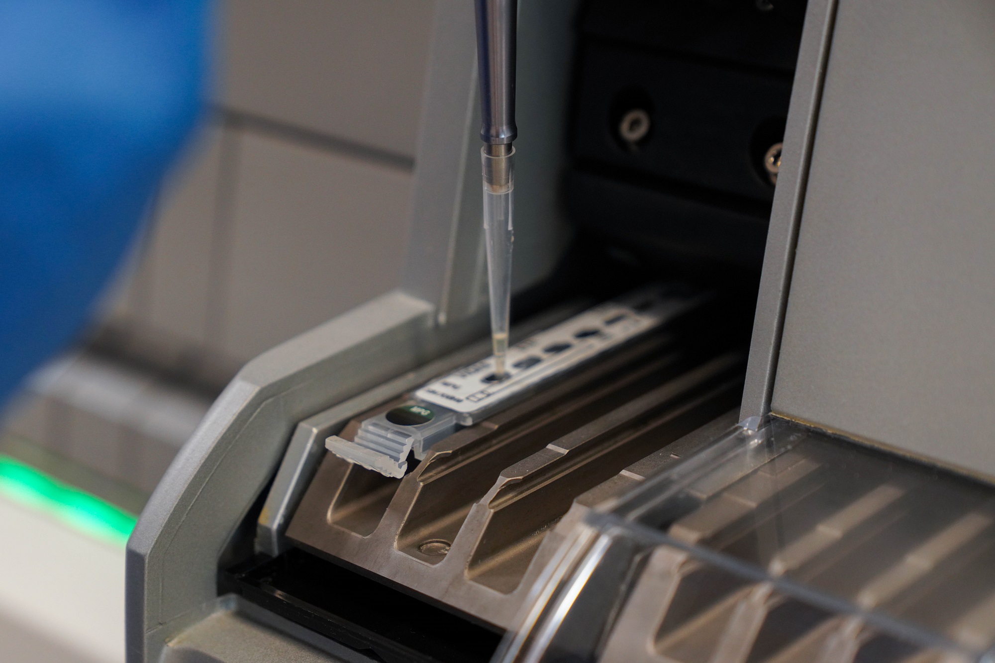 Norman Regional Lab scientist runs a blood sample on bioMérieux VIDAS3 to detect a concussion.
